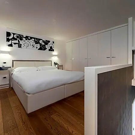 Lhp Piazza Del Popolo Apartmán Řím